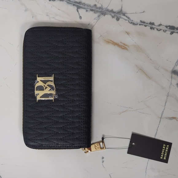 Badgley Mischka Handbags - NWT 💓 Badgley Mischka Black w/gold tone hardware
